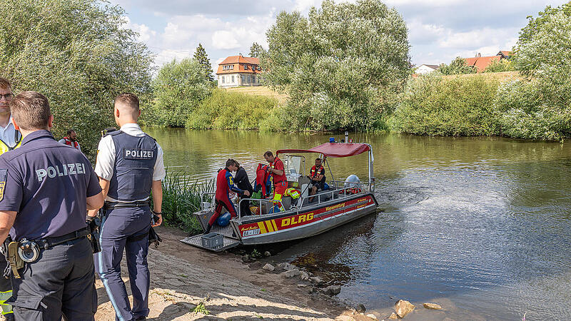 Zeuge entdeckt leblosen Körper im Wasser: Großeinsatz nach Leichenfund am Main Zeuge entdeckt leblosen Körper im Wasser: Großeinsatz nach Leichenfund am Main