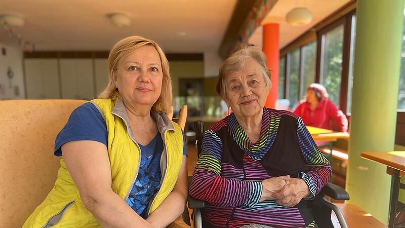 Nataliia Markova ist 2022 mit ihrer pflegebed&uuml;rftigen Mutter Valentina Siwotchub aus der Ukraine geflohen. Weil die Unterkunft in Bubenreuth geschlossen wird, stehen Tochter und Mutter nun vor einem umgewissen Umzug.