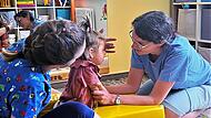 Die kleine Mia erhält im Adeli Medical Center im Kurort Pie&scaron;any (Slowakei) eine intensive Therapie.