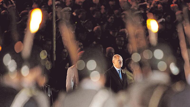 Das war&rsquo;s Olaf Scholz beim Gro&szlig;en Zapfenstreich am Montagabend.    