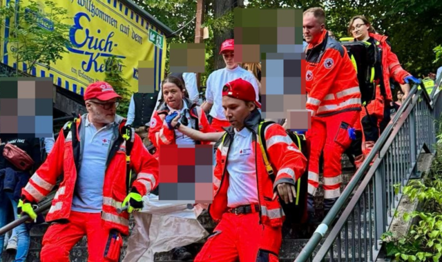 Engp&auml;sse im Gesundheitssystem belasten den BRK immer mehr, schildert der Rettungsdienstleiter Stefan Pechtl vom Kreisverband Erlangen-H&ouml;chstadt. Das Bild zeigt eines BRK-Einsatzes w&auml;hrend der Bergkirchweih 2025 in Erlangen.
