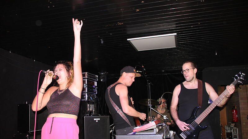 Burgkunstadt/Gößmannsreuth Burgkunstadter Band " 100 Prozent Feinripp" gewinnt Vorentscheid zu Rock in Oberfranken des Bezirks Oberfranken in der Gößmannsreuther Kulturschule Burgkunstadt/Gößmannsreuth Burgkunstadter Band " 100 Prozent Feinripp" gewinnt Vorentscheid zu Rock in Oberfranken des Bezirks Oberfranken in der Gößmannsreuther Kulturschule