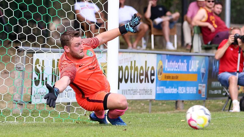 Ein halbes Dutzend Mal musste Tobias Gottschalk gegen T&uuml;rkspor N&uuml;rnberg hinter sich greifen.Forchheim & Fr&auml;nkische Schweiz