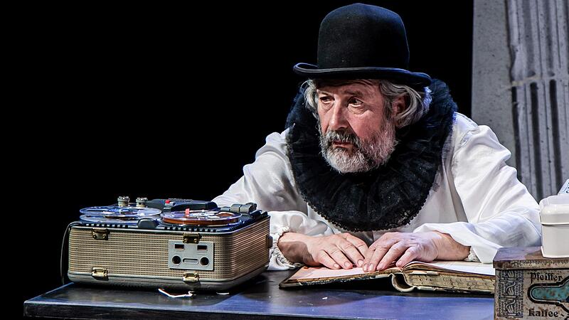 „Das letzte Band“: Stephan Mertl als alternder Schriftsteller Krapp in Samuel Becketts Monodrama.