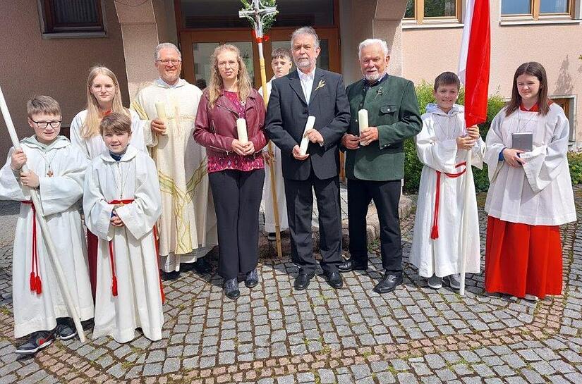 Bei Familie Kraus feierten in Stockheim drei Generationen gemeinsam &ndash; Rainer seine 75-j&auml;hrige, Oliver seine 50-j&auml;hrige und Katharina ihre 25-j&auml;hrige Jubelkommunion.