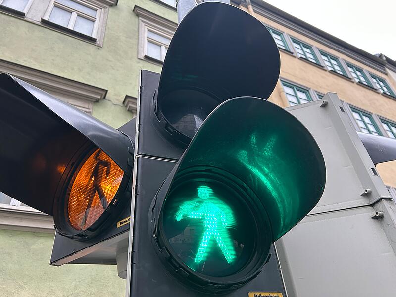 Coburger Bratwurst-Ampel: hier am &Uuml;bergang vom Schlossplatz zur Herrngasse.