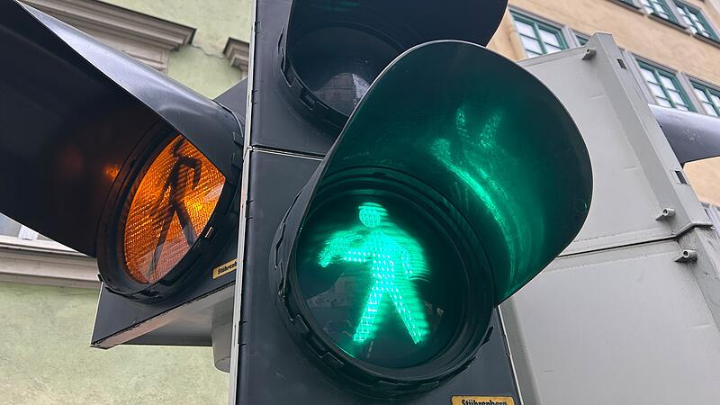 Coburger Bratwurst-Ampel: hier am &Uuml;bergang vom Schlossplatz zur Herrngasse.