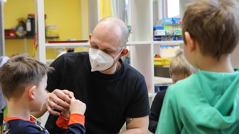 Kinderpfleger Georg Abiljev z&ouml;gerte lange, sich impfen zu lassen.