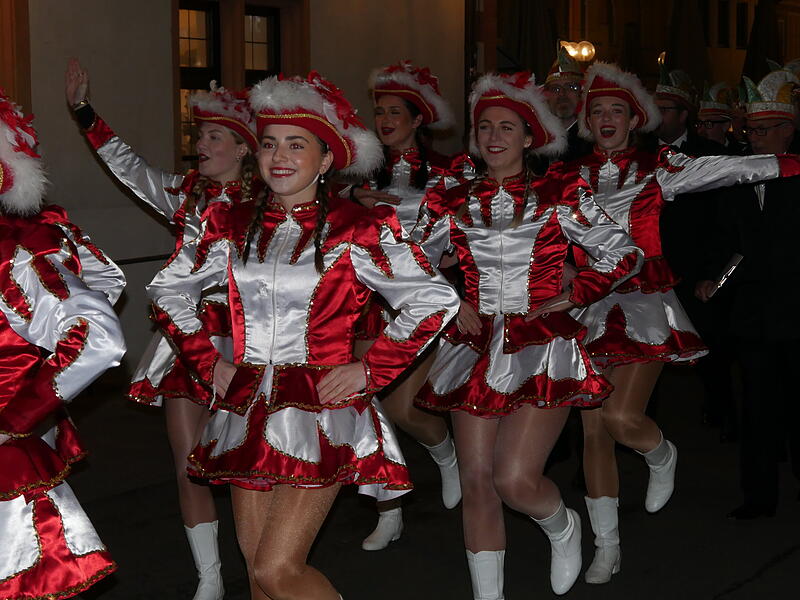 Die Narren stürmten traditionsgemäß am 11.11.25 das Rathaus in Bad Kissingen.