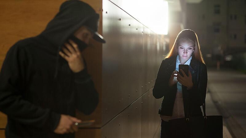 Der Räuber hatte die Studentin in der Friedrichstraße mit einem schweren Fahrradschloss attackiert und ihre Handtasche gestohlen.