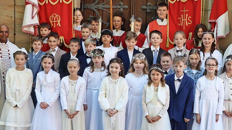 Die Weismainer Kommunionkinder stellten sich nach dem Gottesdienst zum Gruppenbild.