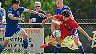 Furkan Atim (in Rot) erzielte f&uuml;r den SV Buckenhofen gegen die SpVgg M&ouml;geldorf den Treffer zum zwischenzeitlichen 1:1-Ausgleich. Sportfoto ZinkForchheim & Fr&auml;nkische Schweiz