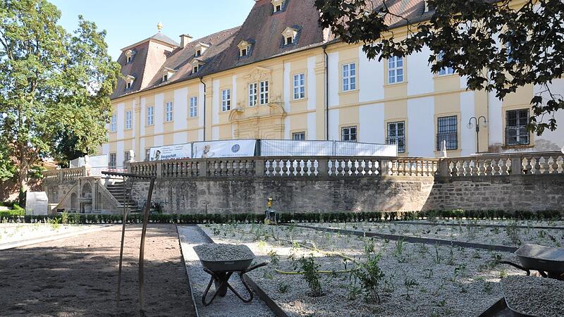 Was ist an diesen Kiesbeeten denn noch barock? Das Konzept ist wohldurchdacht, wurde in der Knetzgauer Gemeinderatssitzung deutlich: Die Pflanzen sind trockenheitsverträglich, die Stauden sollen sich so entwickeln, dass sie den Kiesmulch später ei...