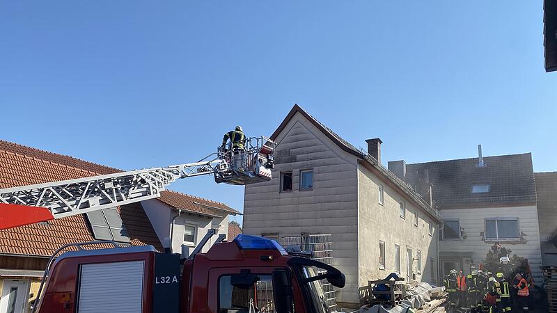 Auch die Drehleiter war im Einsatz.