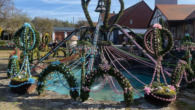 Der gr&ouml;&szlig;te Osterbrunnen der Welt steht in Bieberbach bei Egloffstein in der Fr&auml;nkischen Schweiz.