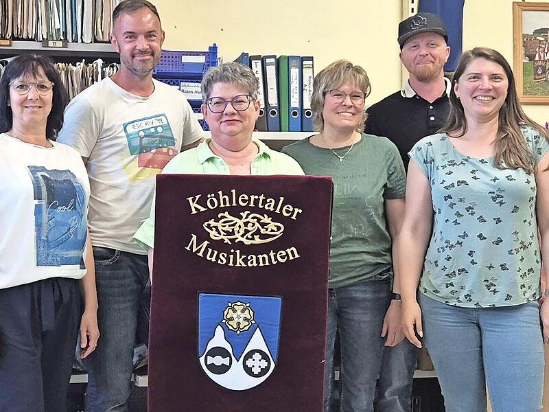 Der neue Vorstand der K&ouml;hlertaler Musikanten.