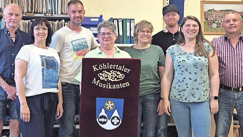 Der neue Vorstand der K&ouml;hlertaler Musikanten.