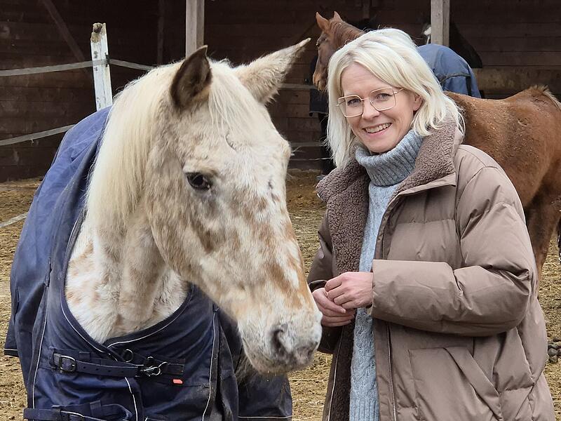 Yvonne St&ouml;ckert mit Pferd