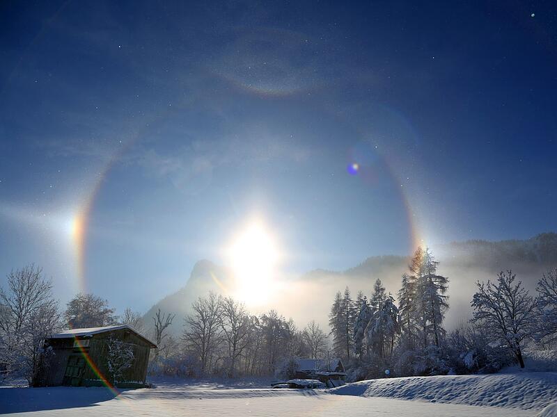 Halo &uuml;ber Winterlandschaft