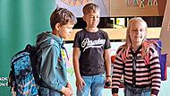 Die Ludwigsstadter Grundschüler zeigten, wie ein Schulranzen gepackt werden sollte, was hinein gehört und wie er richtig getragen wird.Grundschule Ludwigsstadt Die Ludwigsstadter Grundschüler zeigten, wie ein Schulranzen gepackt werden sollte, was hinein gehört und wie er richtig getragen wird.Grundschule Ludwigsstadt