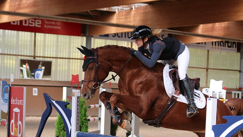 Dynamisch: Julia Beyer auf Paulina (RSG Frankenhof, Sonnefeld)