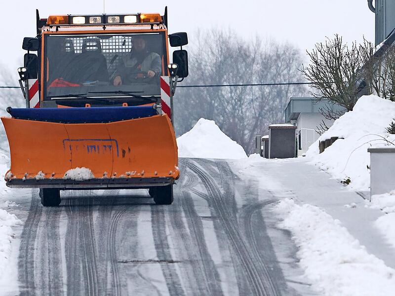 Eis und Schnee sind eine Herausforderung f&uuml;r den Winterdienst. Im Landkreis Kulmbach ist man darauf gut vorbereitet.