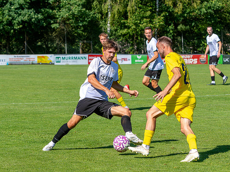 Fußball-Bezirksliga Ost VfR Katschenreuth - SpVgg Oberkotzau Fußball-Bezirksliga Ost VfR Katschenreuth - SpVgg Oberkotzau
