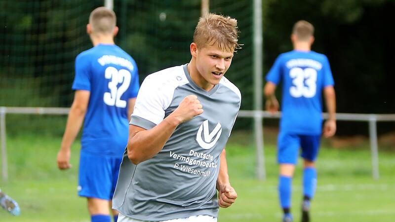 Dieser Sieg war wichtig; Der Motschenbacher Daniel Frank freute sich nicht über den 4:1-Sieg, sondern auch über seine beiden Treffer im Duell gegen den VfB Kulmbach. Dieser Sieg war wichtig; Der Motschenbacher Daniel Frank freute sich nicht über den 4:1-Sieg, sondern auch über seine beiden Treffer im Duell gegen den VfB Kulmbach.