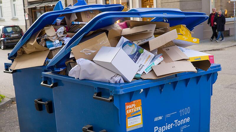 &Uuml;berquellende Papiercontainer