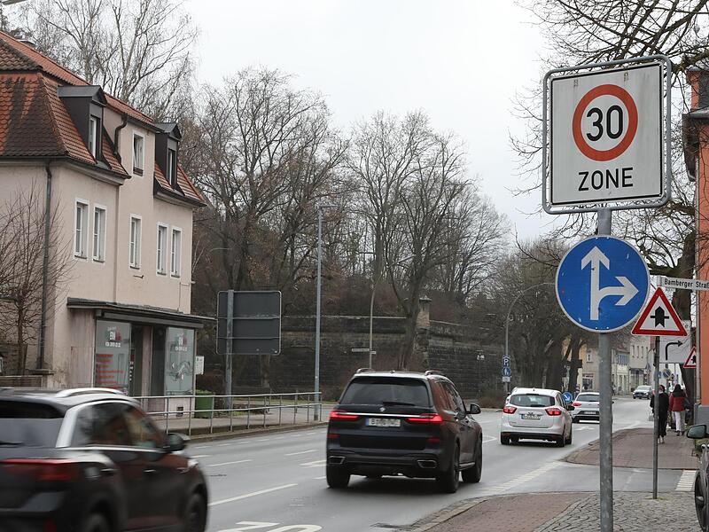 Fl&auml;chendeckend Tempo 30 wird es so schnell in keiner Ortschaft im Landkreis Forchheim geben. Und doch ist das Thema dauerpr&auml;sent, alle Orte haben (hier Forchheim) schon l&auml;ngst Tempo-30-Zonen eingerichtet. K&ouml;nnten die sich in Zukunft noch ausweiten?Forchheim & Fr&auml;nkische Schweiz