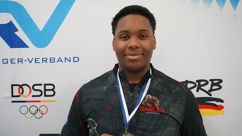 Luke Uhunmwuagho vom AC Lichtenfels gewann zwei bayerische Vizetitel im Ringen.