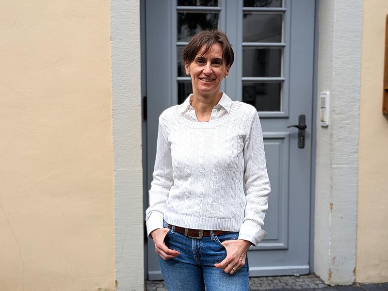 Christiane Fähr Christiane Fähr ist Sozialpädagogin und arbeitet bei der Fachstelle für pflegende Angehörige der Awo in Coburg.