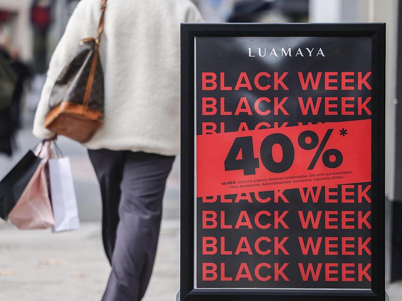 Der Technik-Michel empfiehlt, Preise über einen längeren Zeitraum zu vergleichen – das bewahrt einen davor, in die Schnäppchen-Falle zu tappen.