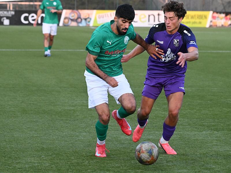 TSV Neudrossenfeld schlägt FC Eintracht verdient Neudrossenfelds Fardin Rabet (links) lässt Luis Nüßlein stehen. Bamberg war im A70-Derby am Freitagabend zu harmlos.