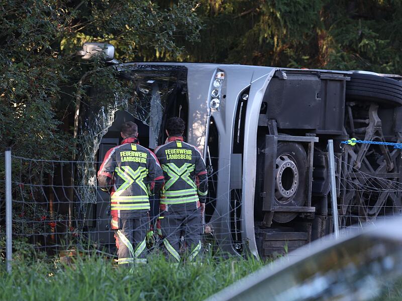 Schwerer Busunfall auf der A96 - Tote und Verletzte