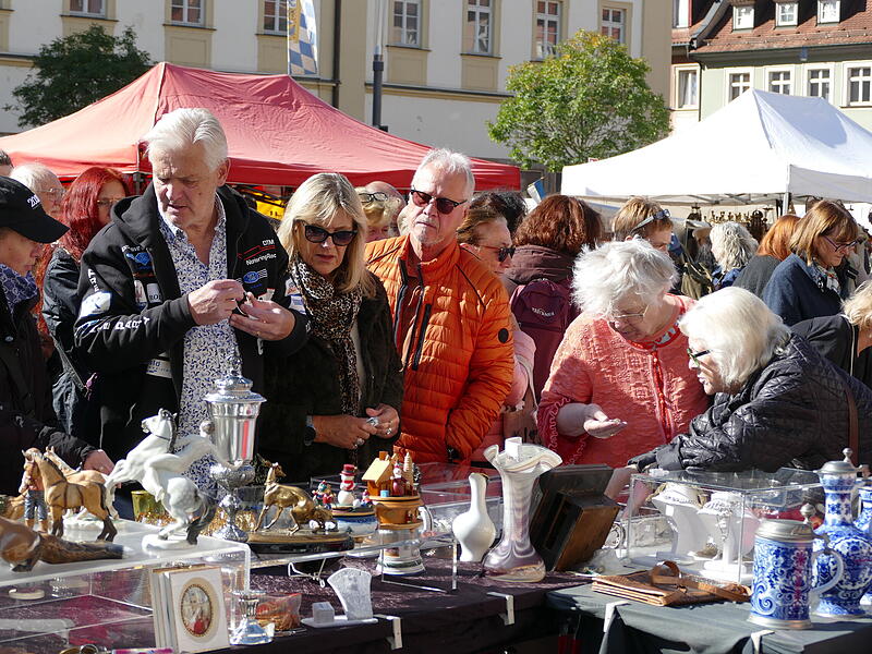 Auf der Suche nach dem Schnäppchen oder dem sensationellen Einzelobjekt strömten am Tag der Deutschen Einheit Zehntausende die Bamberger Innenstadt.