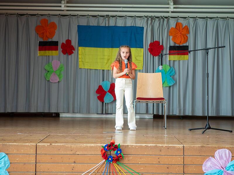 Veronika aus der Ukraine sang das Lied „Immer wieder kommt ein neuer Frühling“. Applaus war ihr sicher.