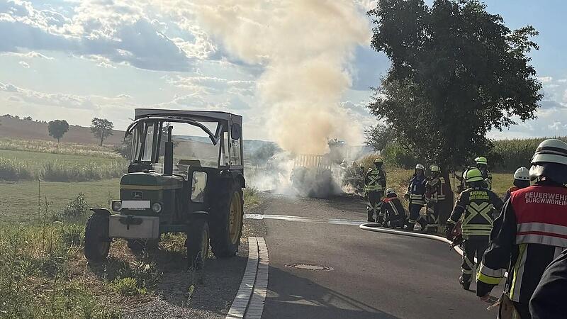 Burgebrach: Feuerwehren zu Anhänger-Brand alarmiert - Straße gesperrt Burgebrach: Feuerwehren zu Anhänger-Brand alarmiert - Straße gesperrt