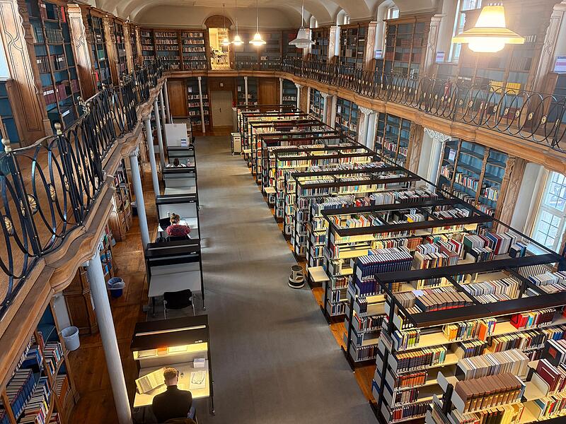 In der TB1 l&auml;sst sich das Lernen aushalten. Es kann sogar sein, dass einem eine Fledermaus &uuml;ber den Kopf zischt.