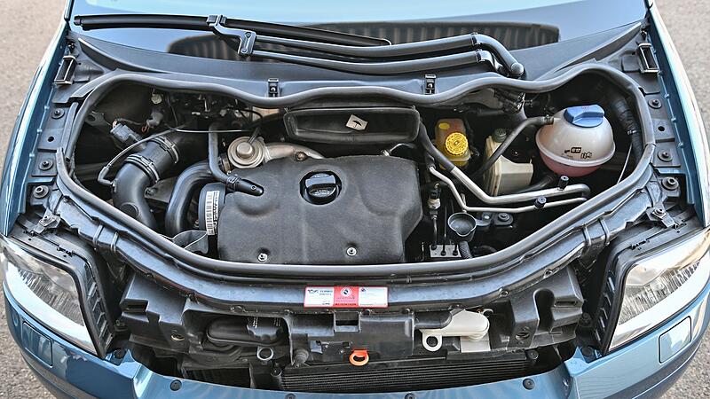 Motorraum des Audi A2