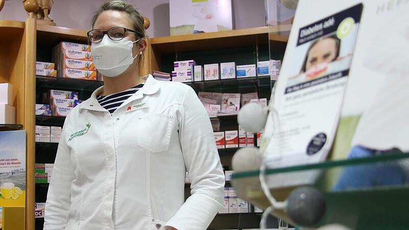 Karoline Zeck, Chefin der Paracelsus-Apotheke in H&ouml;chstadt, hat die Schulung zum Impfen durchlaufen. Jedoch wird sie es vorerst nicht anbieten, bis nicht der Bedarf wirklich da sei.