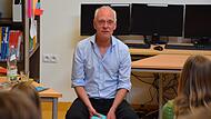 Will Gmehling stand den Kindern Rede und Antwort.