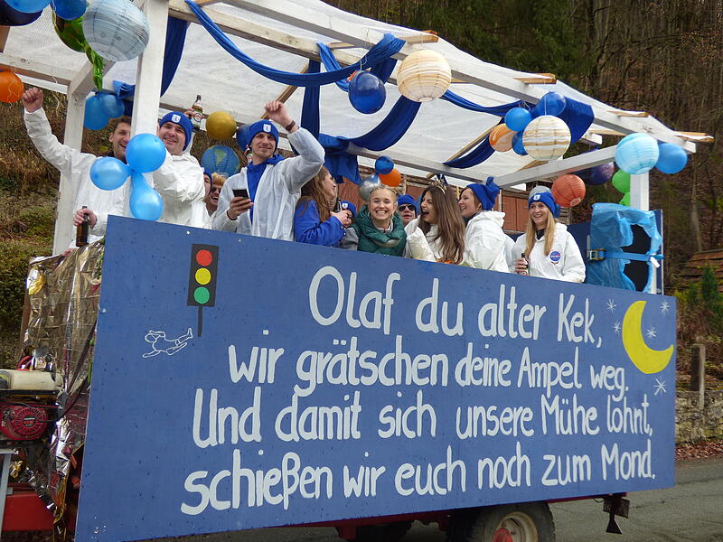 Der Faschingsumzug 2024 in Waischenfeld: bunt und voller Spitzen gegen die Bundespolitik.