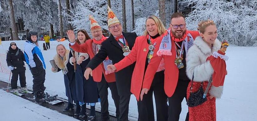 Unser Foto zeigt die Prinzessin, die Vorsitzenden Matthias Grief und Antje Wiczorek, Sitzungspräsident Heribert Übelacker und den Ordenskanzler Dieter Seban.