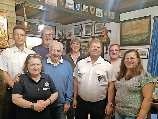Nach der Wahl (von links): Mike Mehrländer, Renate Walther-Petrojannis, Peter Schulte, Paul Petrojannis, Claudia Schulte, Martin Weiskopf, Wilhelm Bohn und Heidi Umek.
