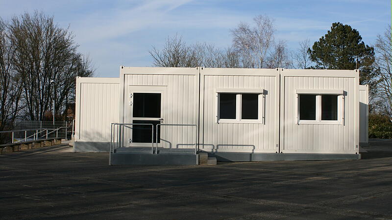 In Containern wie diesen ist derzeit die Offene Ganztagesbetreuung in Weisendorf untergebracht. Die Kosten ihrer Stromheizung sind drastisch gestiegen.