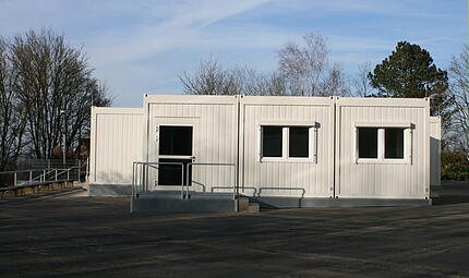 In Containern wie diesen ist derzeit die Offene Ganztagesbetreuung in Weisendorf untergebracht. Die Kosten ihrer Stromheizung sind drastisch gestiegen.