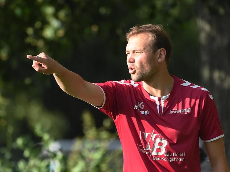 Der neue Trainer Julian Grell kennt den TSV Aubstadt bestens und will die Identifikation seiner Spieler mit dem Verein künftig wieder stärken. Der neue Trainer Julian Grell kennt den TSV Aubstadt bestens und will die Identifikation seiner Spieler mit dem Verein künftig wieder stärken.
