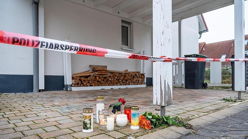 Das Haus, in dem sich die Tragödie ereignete, wird bis zum Abschluss der Ermittlungen abgesperrt sein. Das Haus, in dem sich die Tragödie ereignete, wird bis zum Abschluss der Ermittlungen abgesperrt sein.