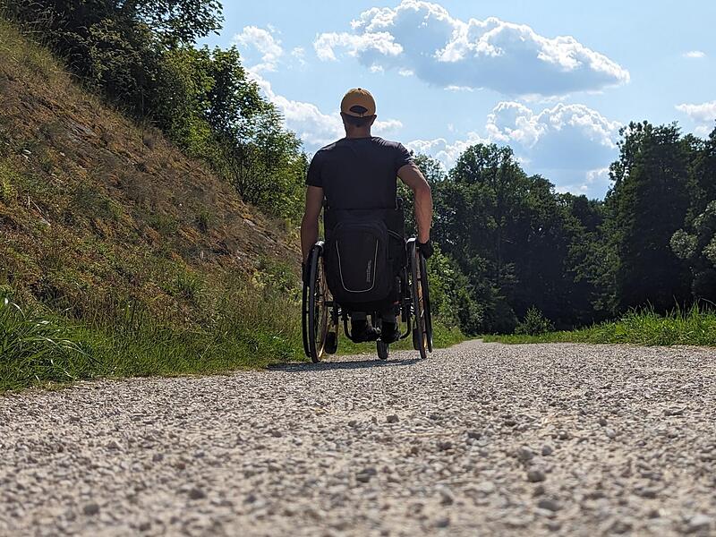 Im Wanderführer für Menschen mit Handicap legten die Autoren Wert darauf, die Beschaffenheit der Wege detailliert zu beschreiben.Forchheim & Fränkische Schweiz Im Wanderführer für Menschen mit Handicap legten die Autoren Wert darauf, die Beschaffenheit der Wege detailliert zu beschreiben.Forchheim & Fränkische Schweiz